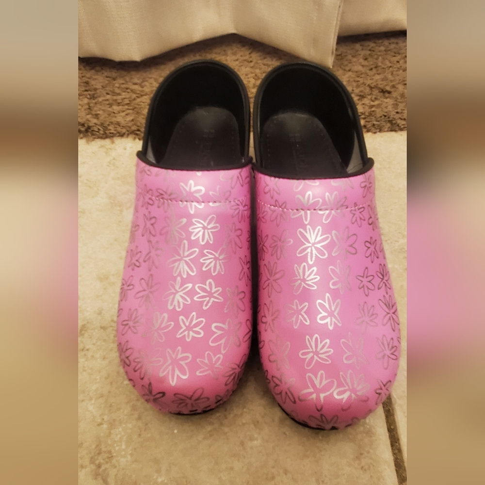 Bjork clogs